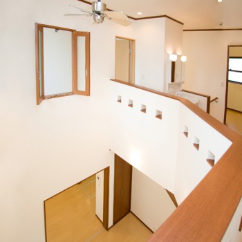 ２階ホールには洗面等も設けて、効率的な空間利用をしています