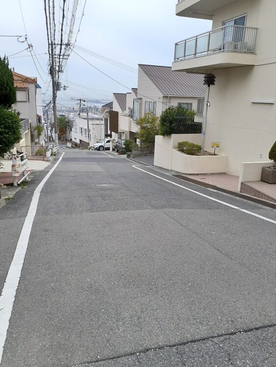 マン　1280　灘区高尾通４　接道